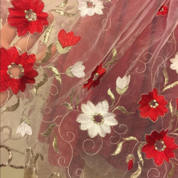 Beautiful shear floral red dress with silk top - Picture 2 of 7